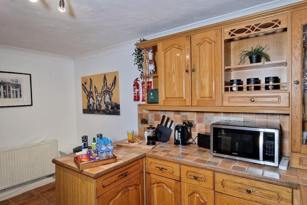 Spacious & Comfy Home- Very Close To Nec Birmingham ,Hs2 & Airport- Perfect For Contractors & Groups- Free Parking & Fast Wifi Marston Green Buitenkant foto