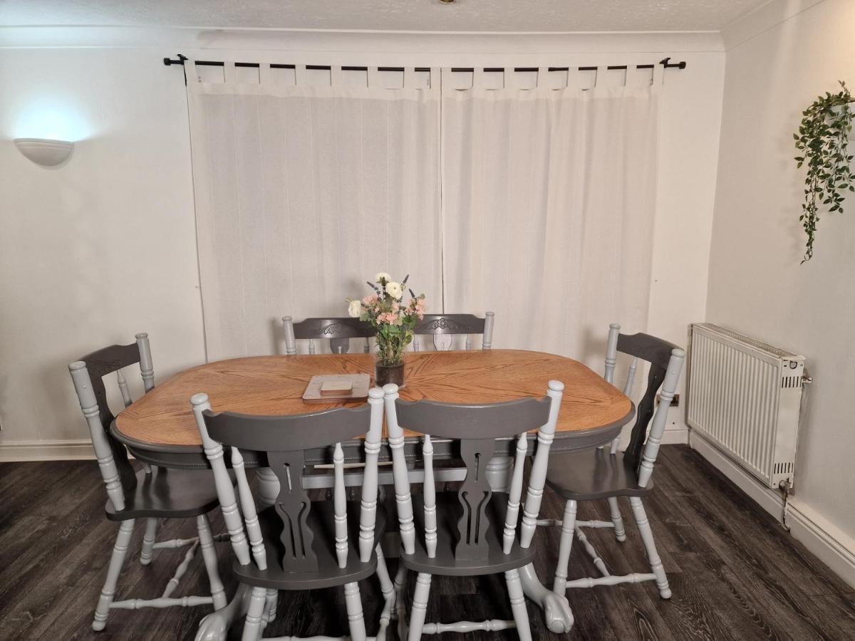 Spacious & Comfy Home- Very Close To Nec Birmingham ,Hs2 & Airport- Perfect For Contractors & Groups- Free Parking & Fast Wifi Marston Green Buitenkant foto