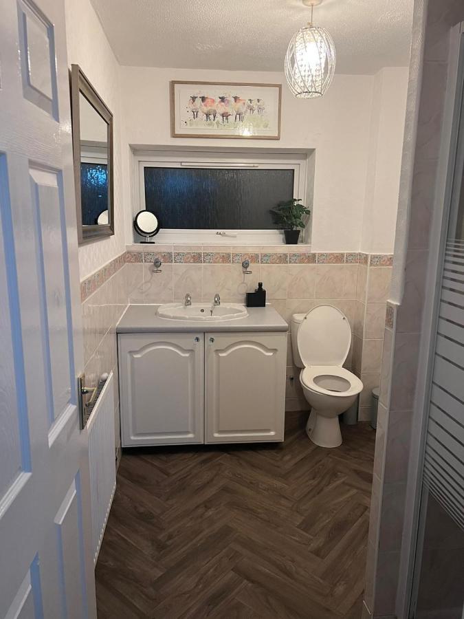 Spacious & Comfy Home- Very Close To Nec Birmingham ,Hs2 & Airport- Perfect For Contractors & Groups- Free Parking & Fast Wifi Marston Green Buitenkant foto