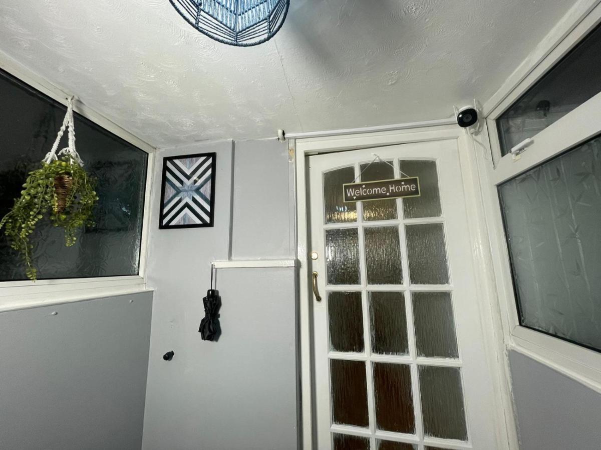 Spacious & Comfy Home- Very Close To Nec Birmingham ,Hs2 & Airport- Perfect For Contractors & Groups- Free Parking & Fast Wifi Marston Green Buitenkant foto