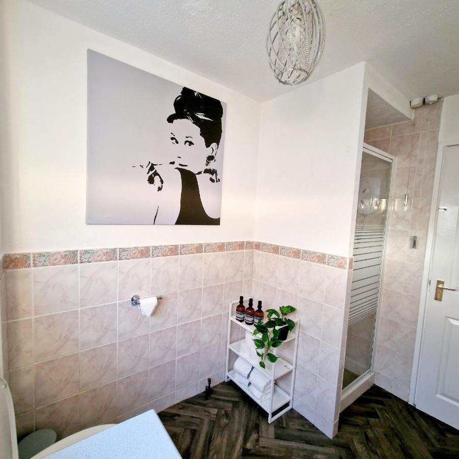 Spacious & Comfy Home- Very Close To Nec Birmingham ,Hs2 & Airport- Perfect For Contractors & Groups- Free Parking & Fast Wifi Marston Green Buitenkant foto