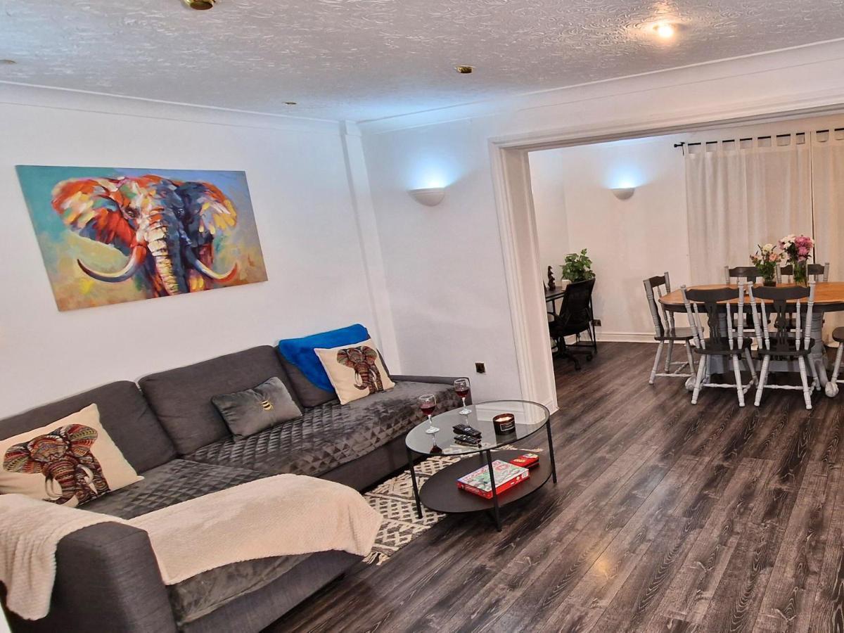 Spacious & Comfy Home- Very Close To Nec Birmingham ,Hs2 & Airport- Perfect For Contractors & Groups- Free Parking & Fast Wifi Marston Green Buitenkant foto