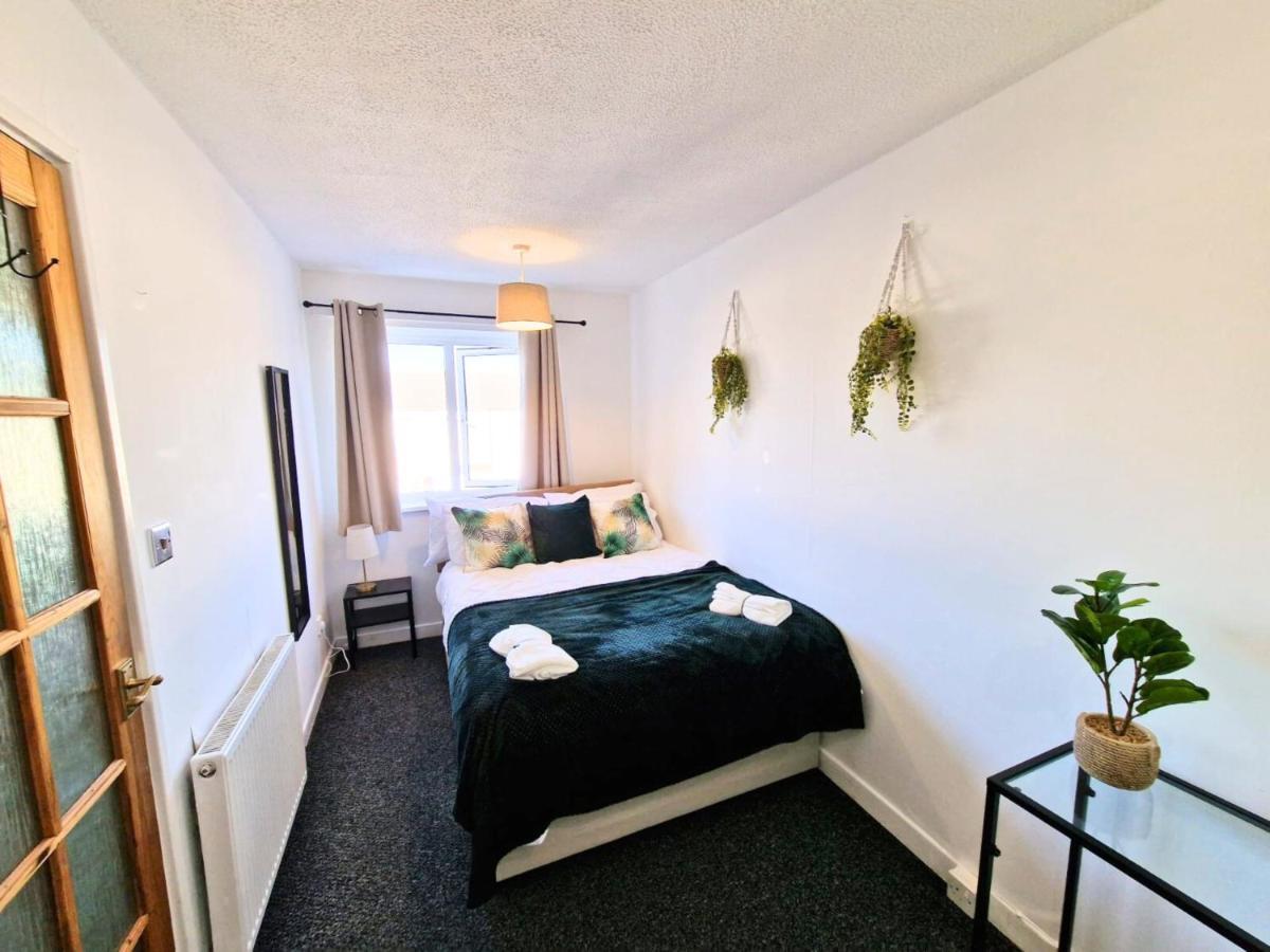 Spacious & Comfy Home- Very Close To Nec Birmingham ,Hs2 & Airport- Perfect For Contractors & Groups- Free Parking & Fast Wifi Marston Green Buitenkant foto