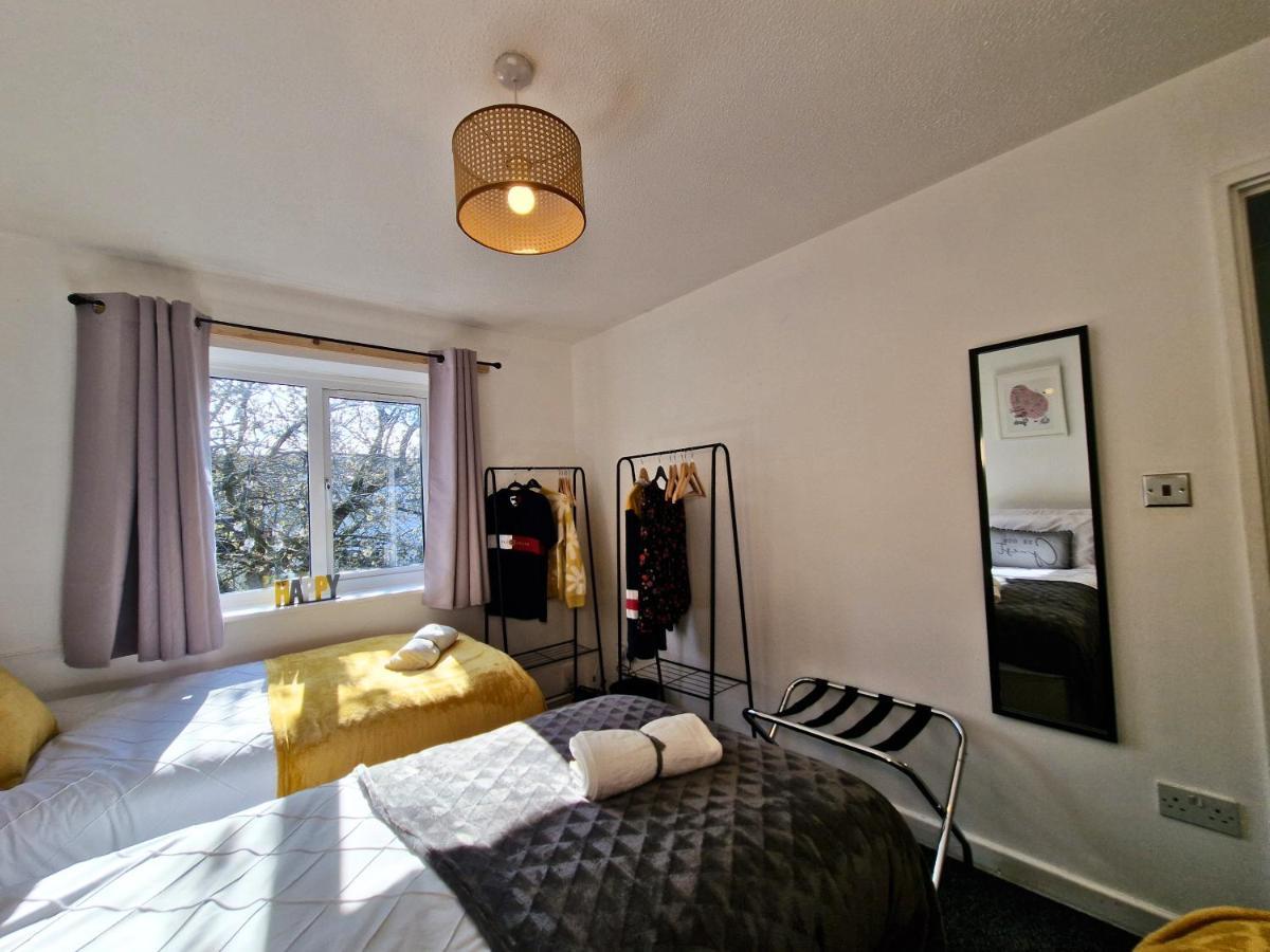 Spacious & Comfy Home- Very Close To Nec Birmingham ,Hs2 & Airport- Perfect For Contractors & Groups- Free Parking & Fast Wifi Marston Green Buitenkant foto