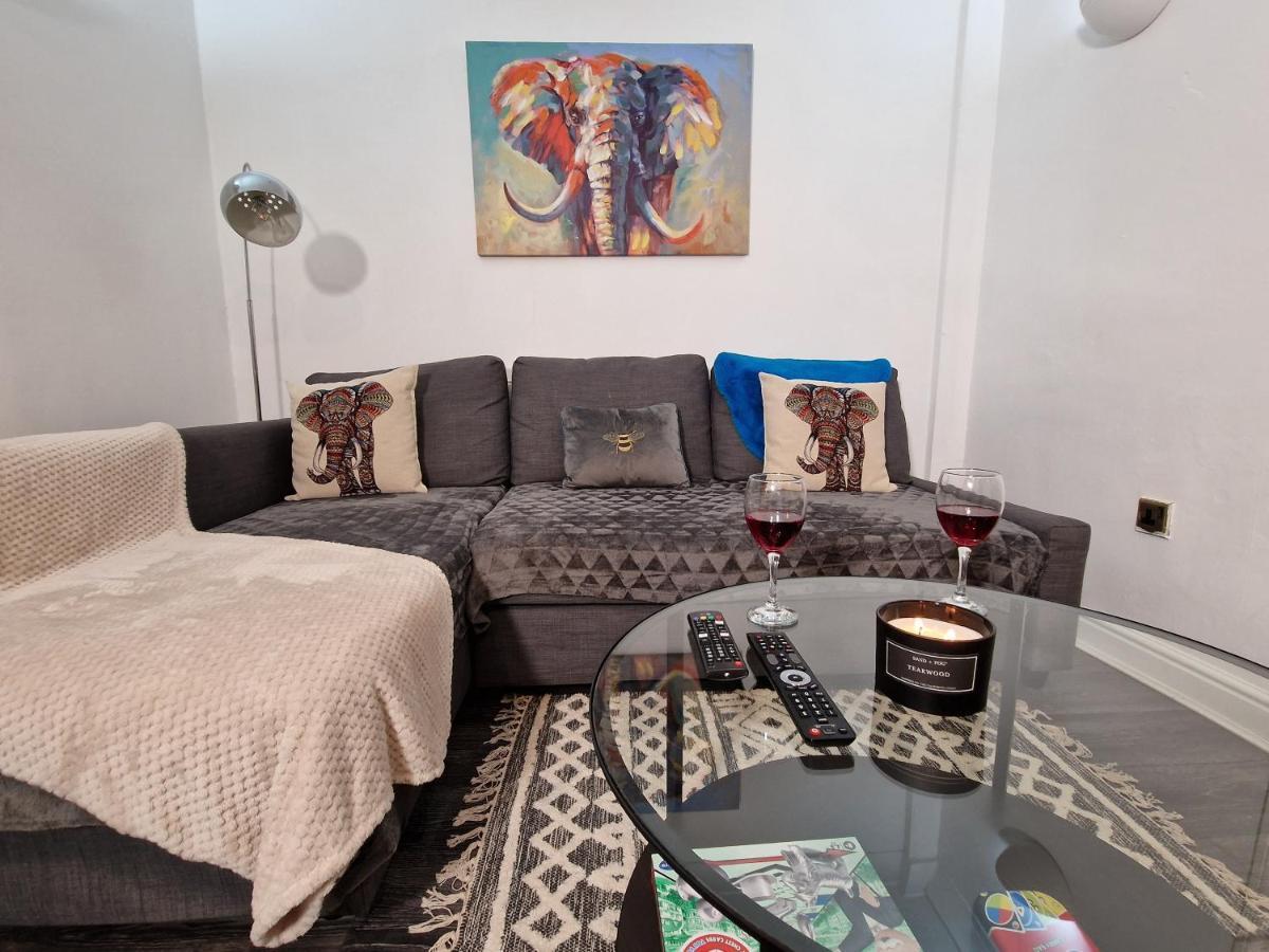 Spacious & Comfy Home- Very Close To Nec Birmingham ,Hs2 & Airport- Perfect For Contractors & Groups- Free Parking & Fast Wifi Marston Green Buitenkant foto